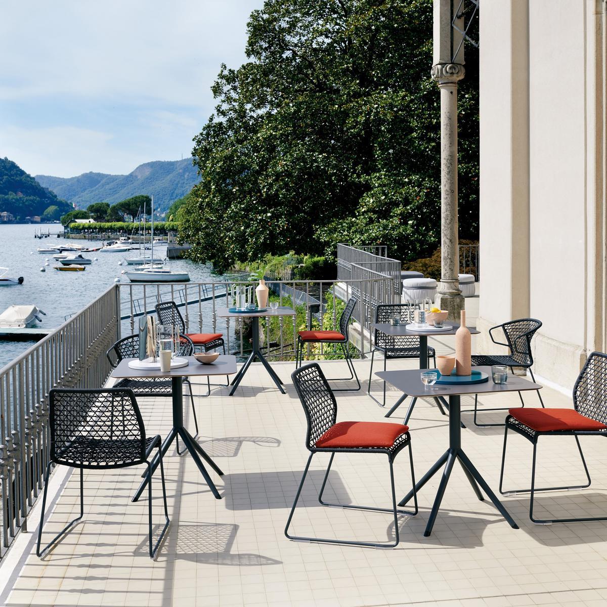 Sled base stackable chair | Vela by Potocco