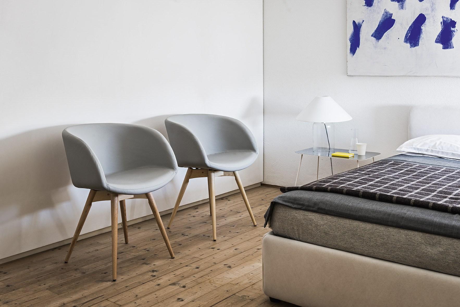 Upholstered easy chair | Sonny P-lg by Midj