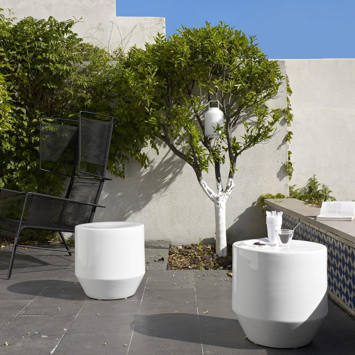 Round glazed porcelain stoneware garden side table | Soixante 3 by Ligne Roset