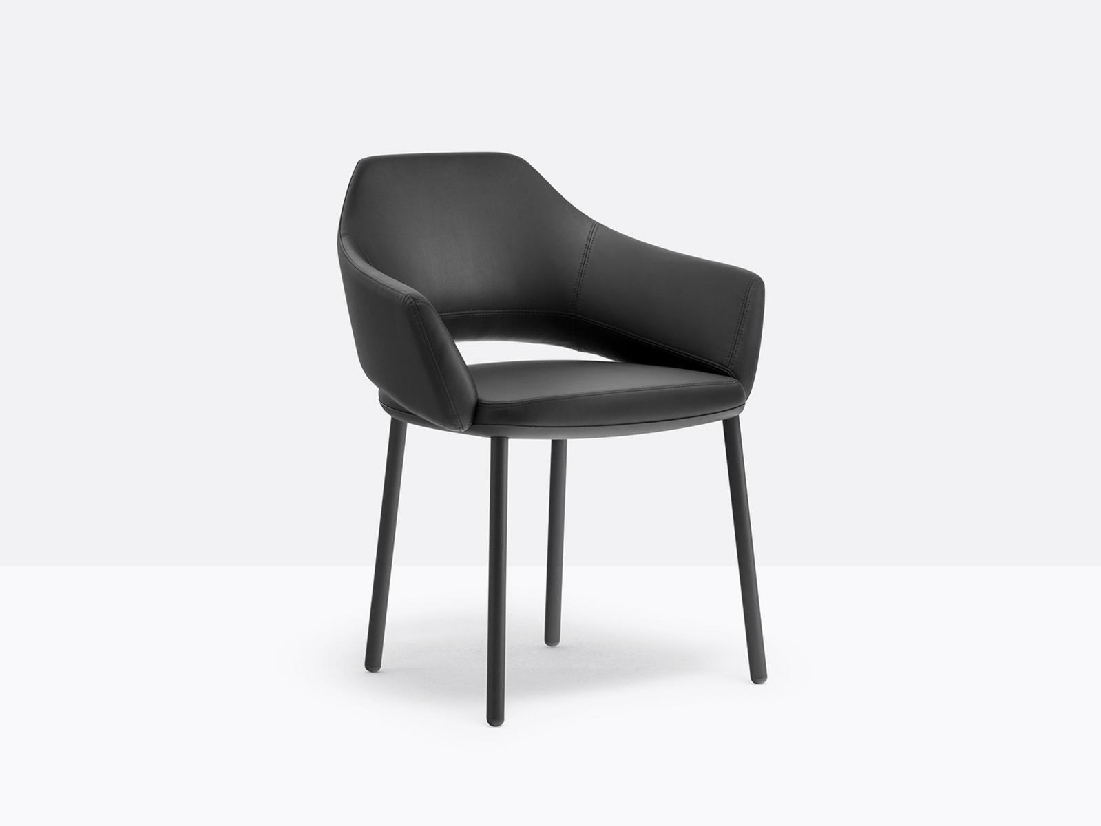 Upholstered leather chair with armrests | Vic 647 by Pedrali