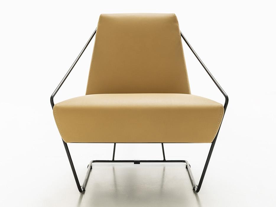 Armchair with armrests | Moscova by Nicoline