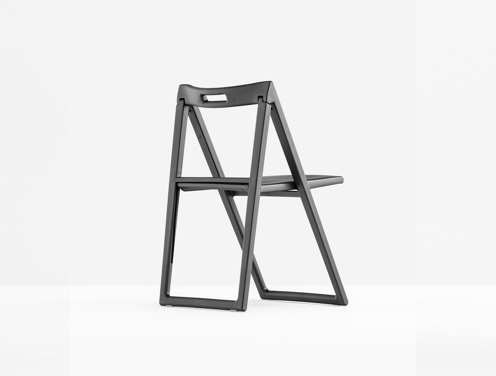 Folding polypropylene chair | Enjoy 460 by Pedrali