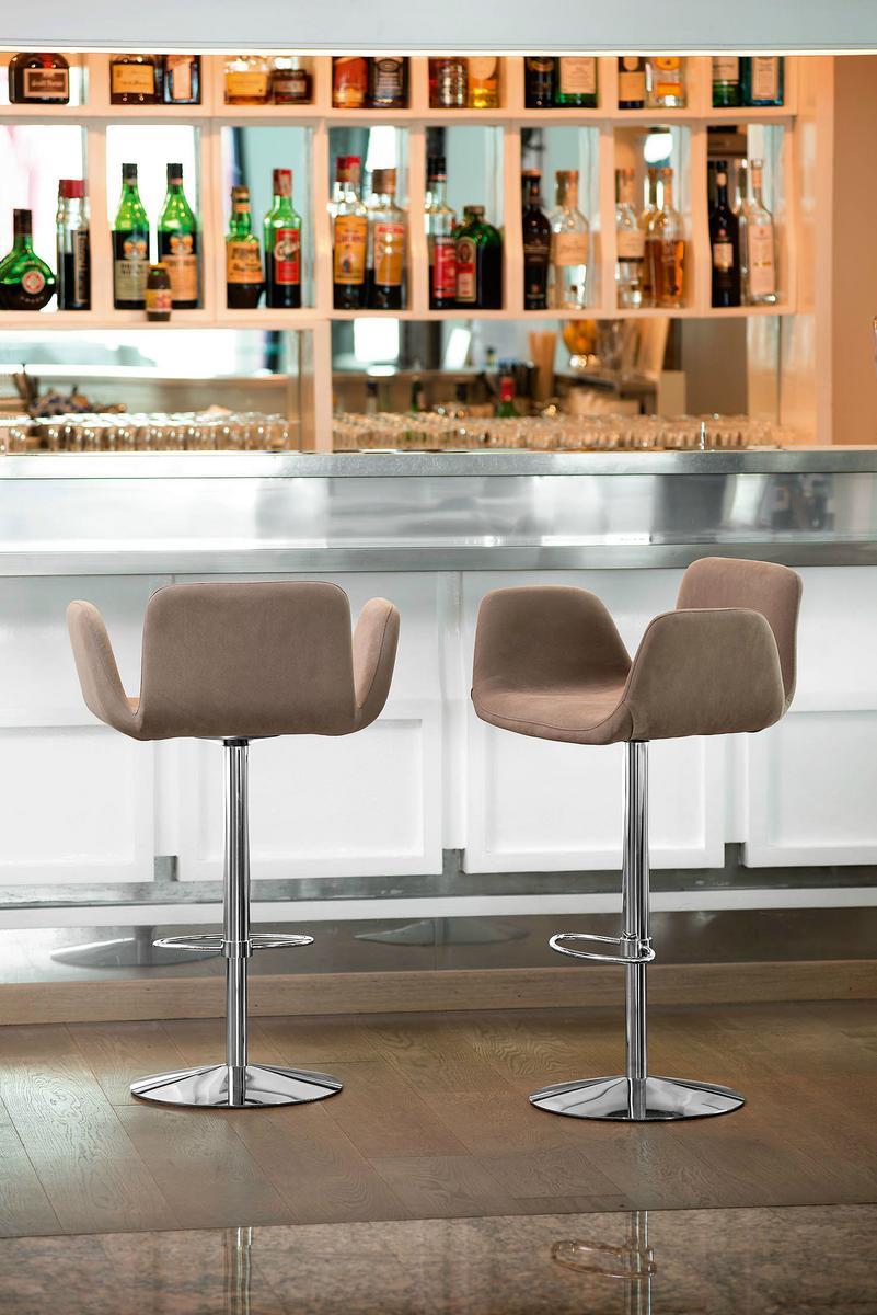 High stool with armrests | Light Sg by Midj