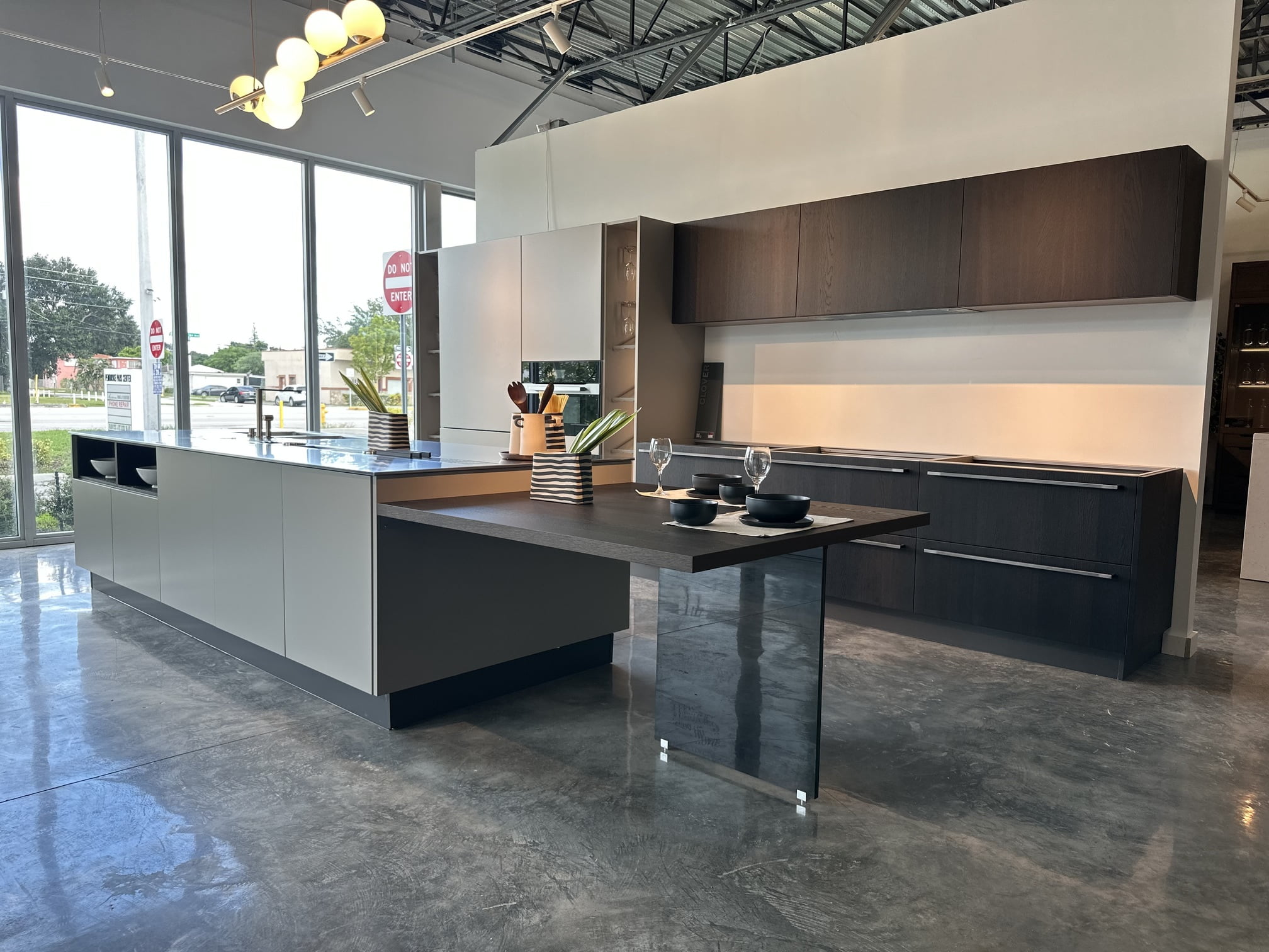 Kitchen with handles Lube Cucine Clover