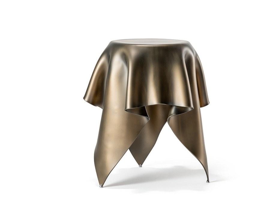 Round glass coffee table | Foulard by Reflex