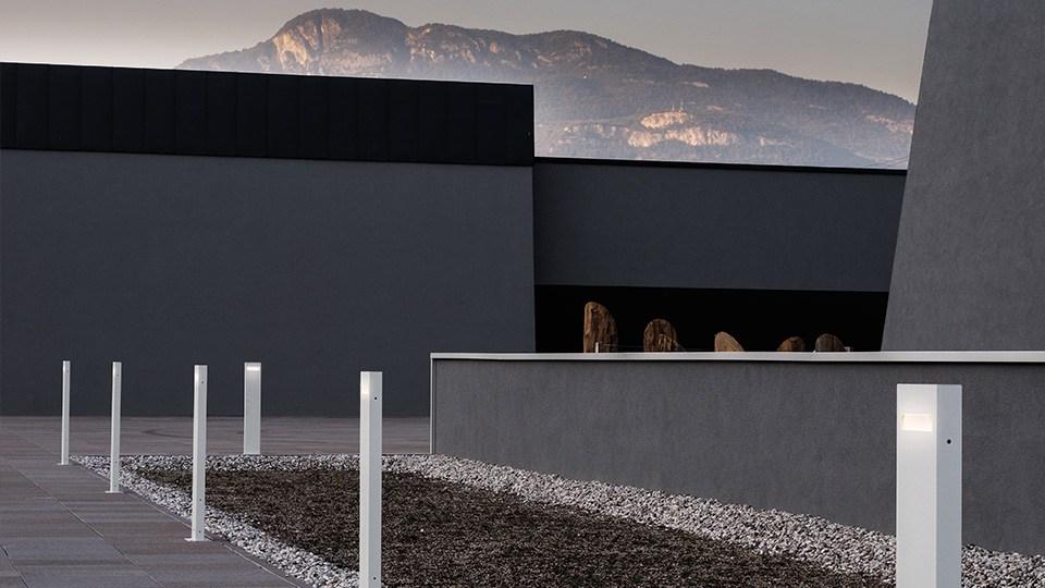 LED aluminium bollard light | Nuda by Artemide
