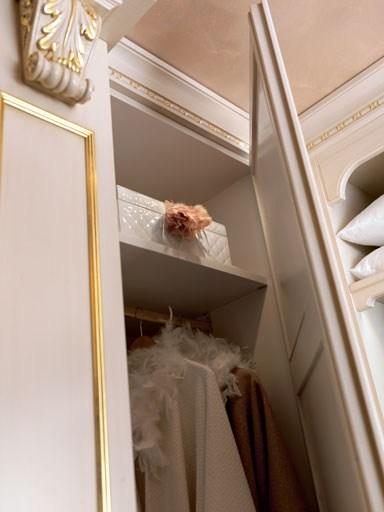Custom wooden walk-in wardrobe | Romanza by Martini interiors