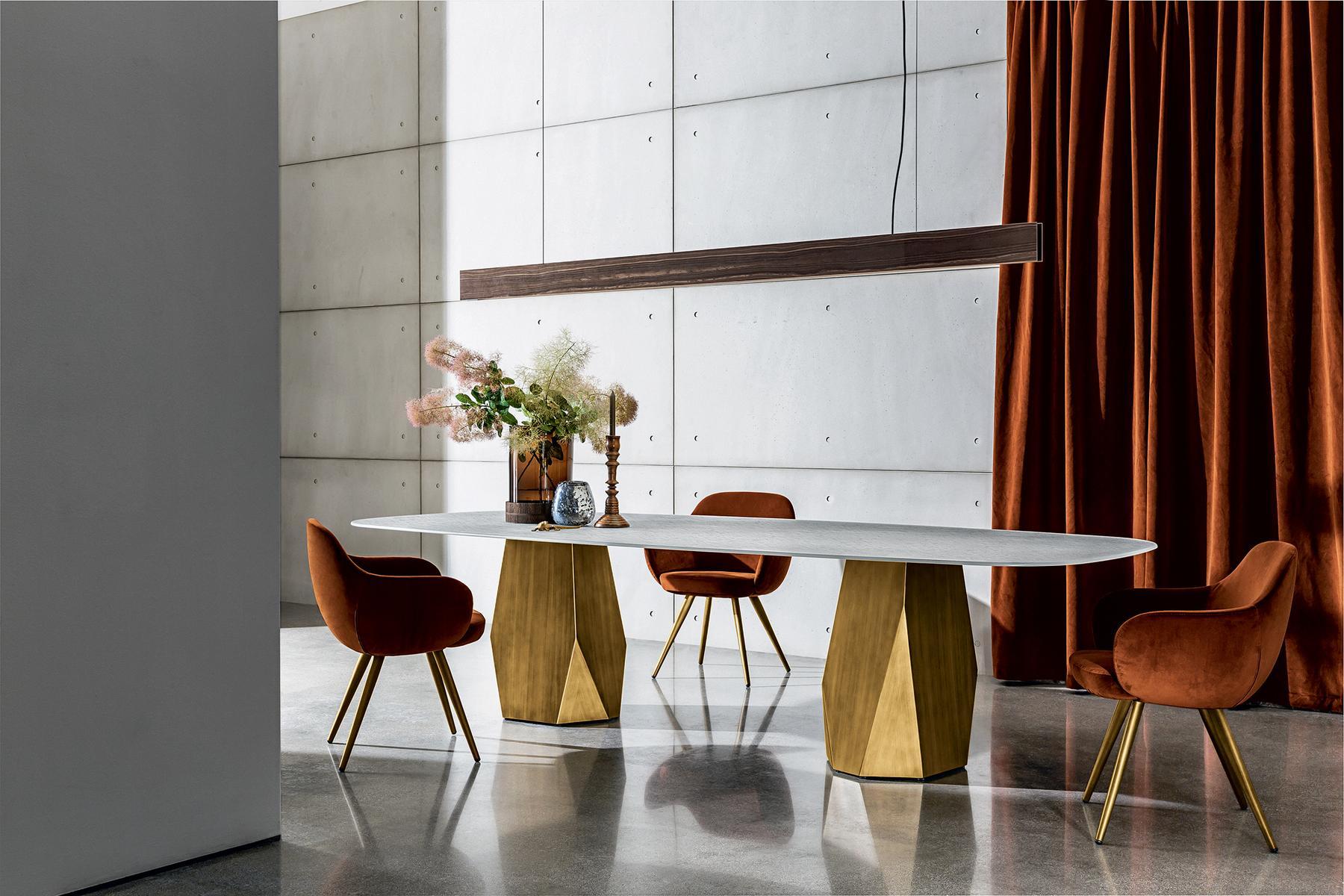 Upholstered fabric chair with armrests | Cadira by Sovet
