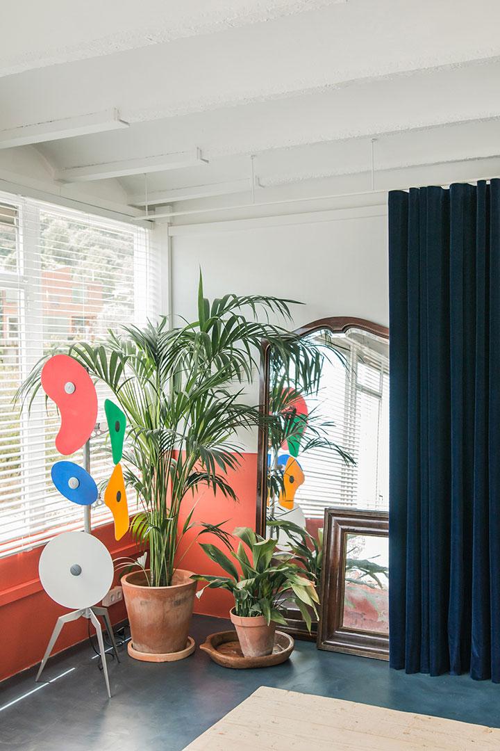 Metal floor lamp | Orbital by Foscarini