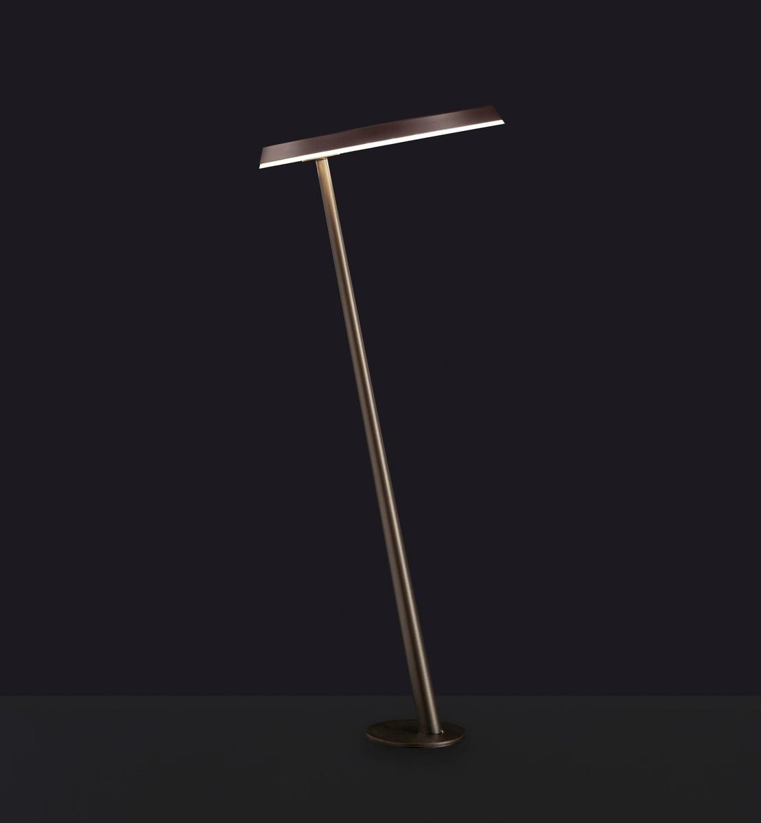 LED metal floor lamp | Amanita by Oluce