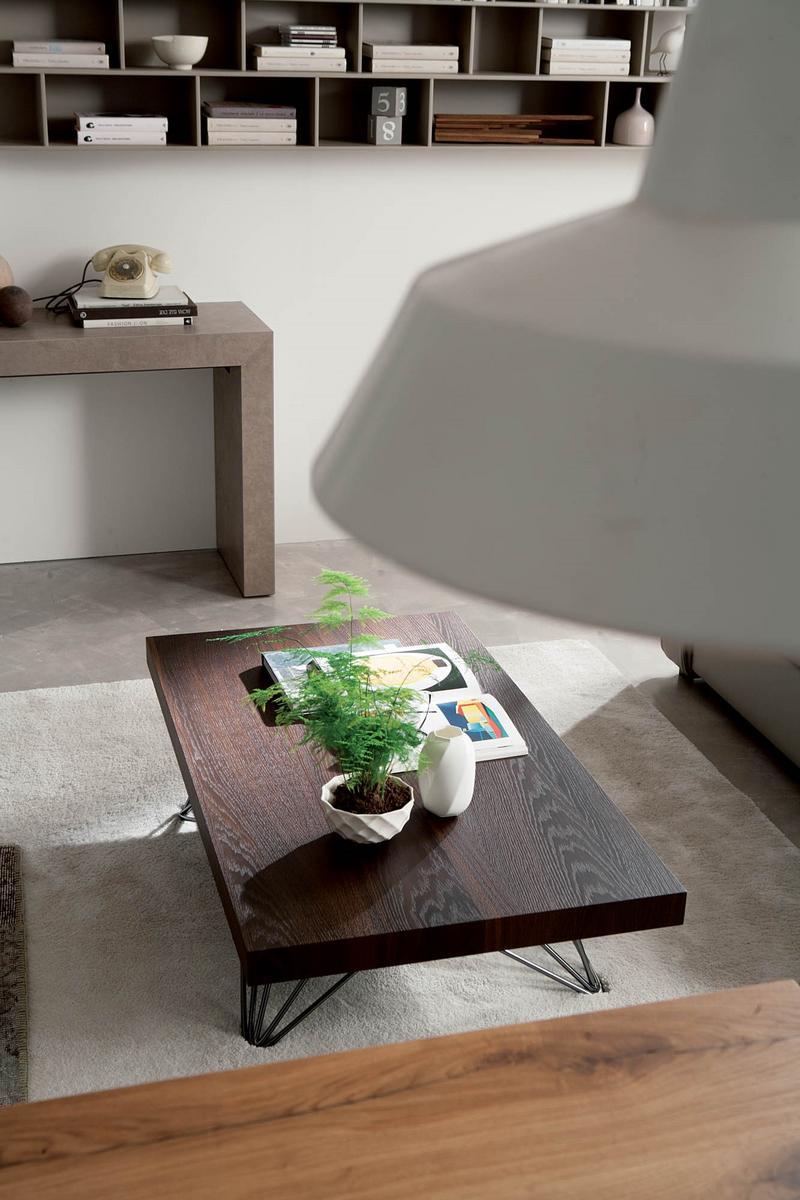 Height-adjustable wooden coffee table with integrated magazine rack | Radius by Ozzio Italia