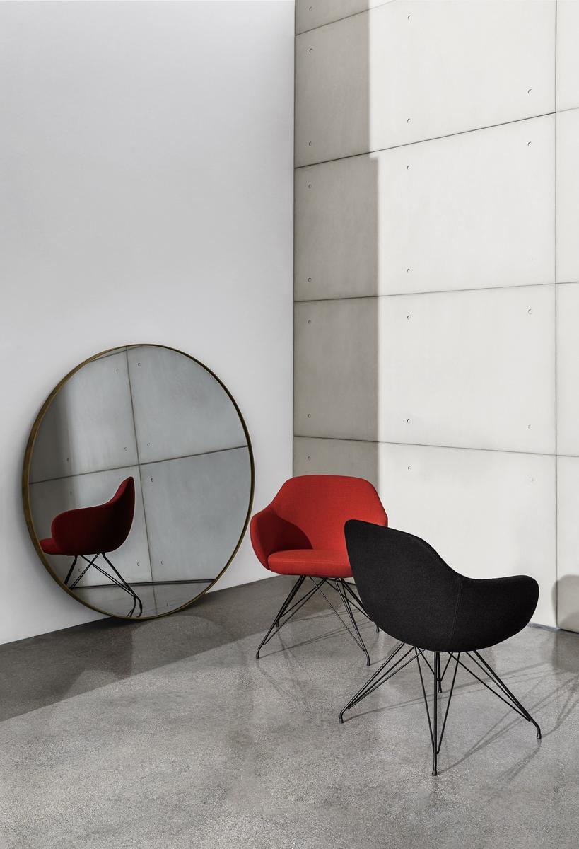Upholstered fabric chair with armrests | Cadira by Sovet