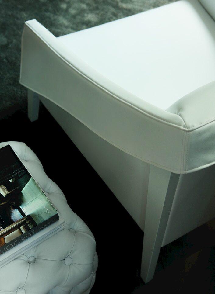 Leather armchair with armrests | Ara by Porada