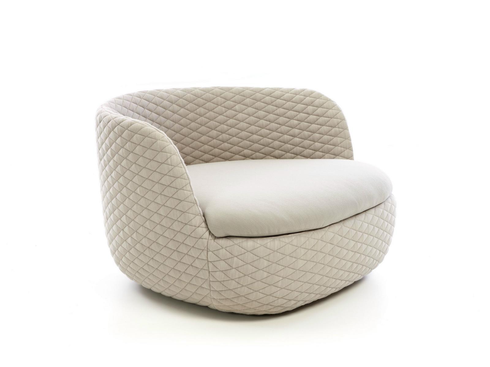 Upholstered armchair with armrests | Bart Armchair Basic by Moooi