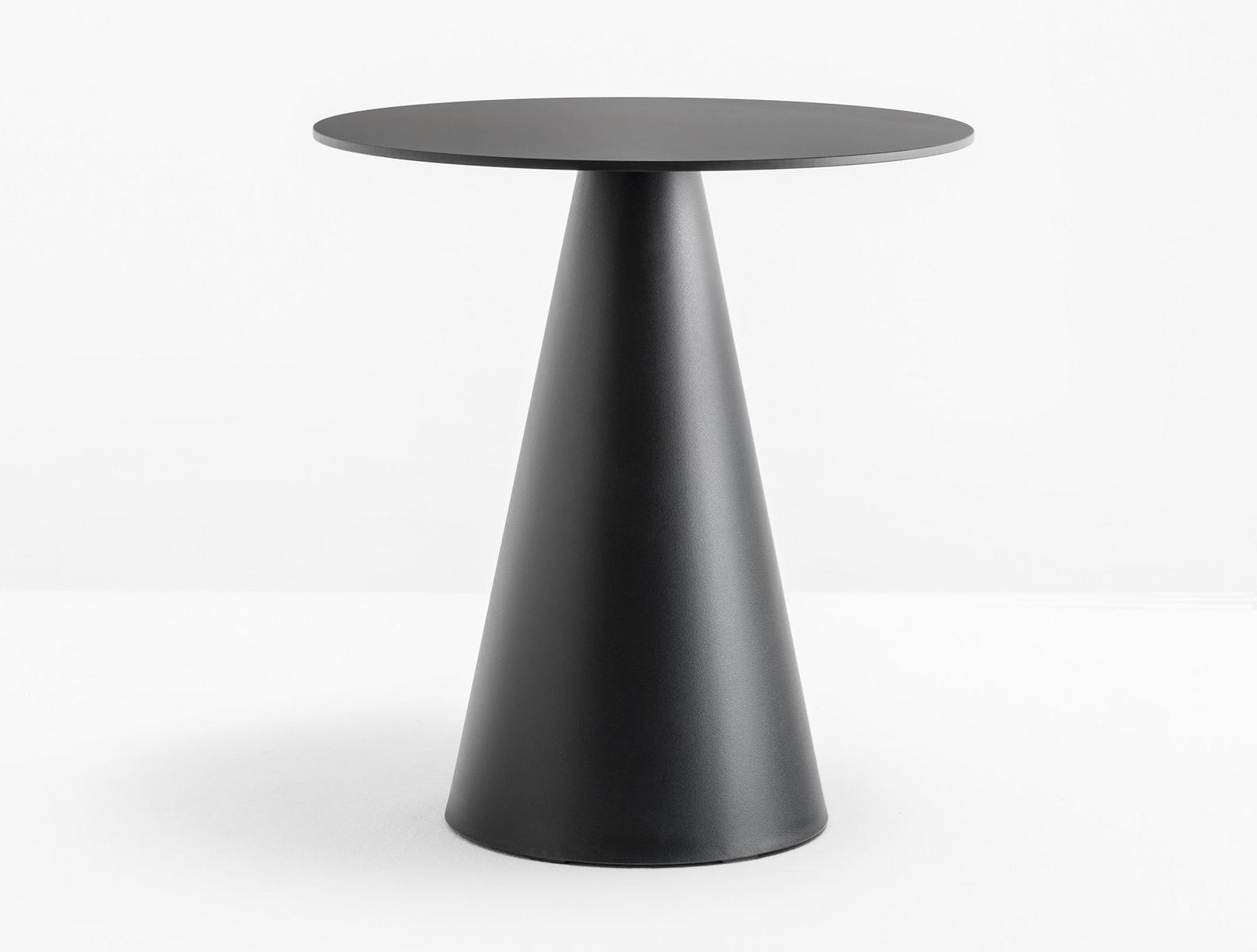 Round polyethylene table | Ikon 865 by Pedrali