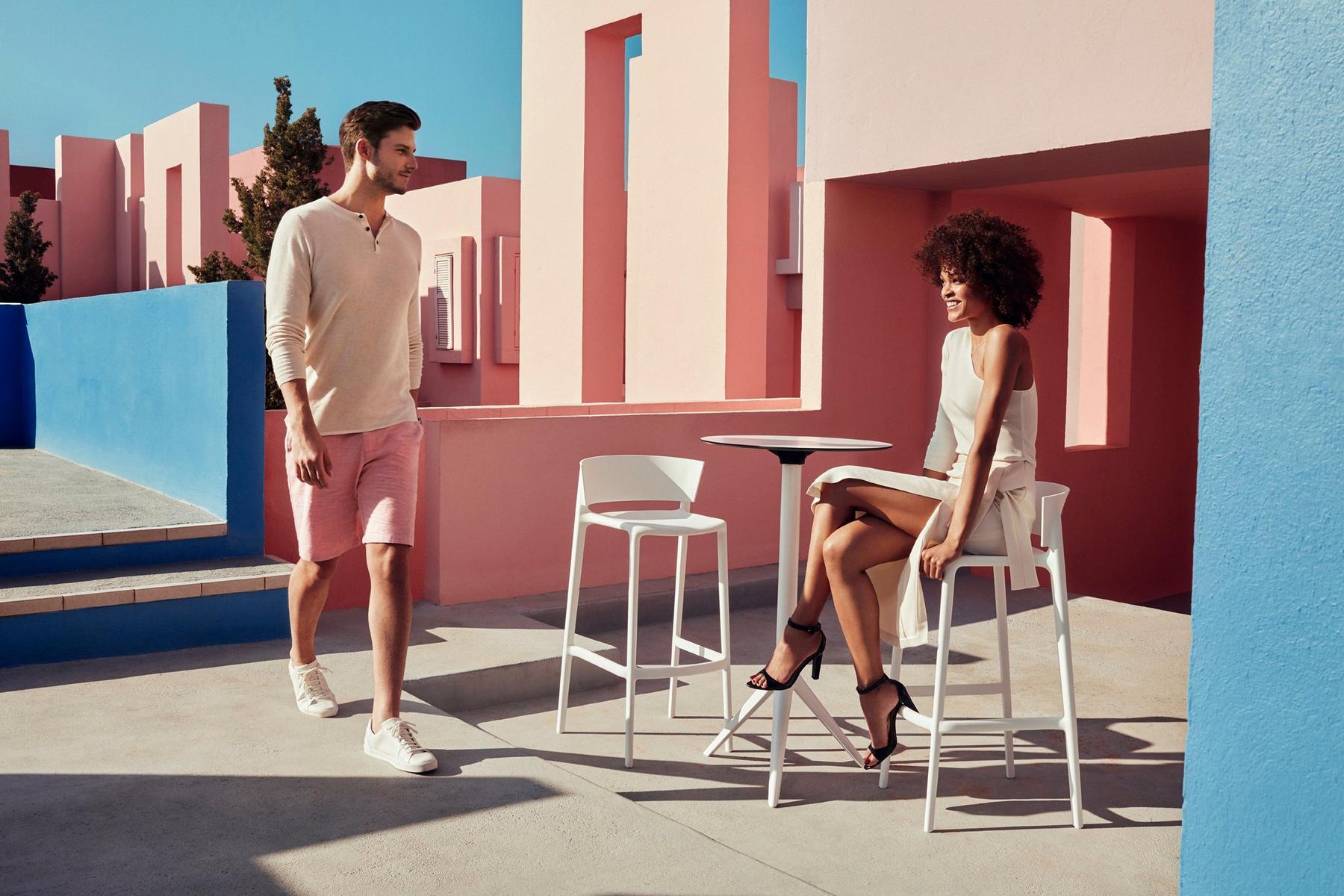 Polypropylene barstool with footrest | Africa by Vondom