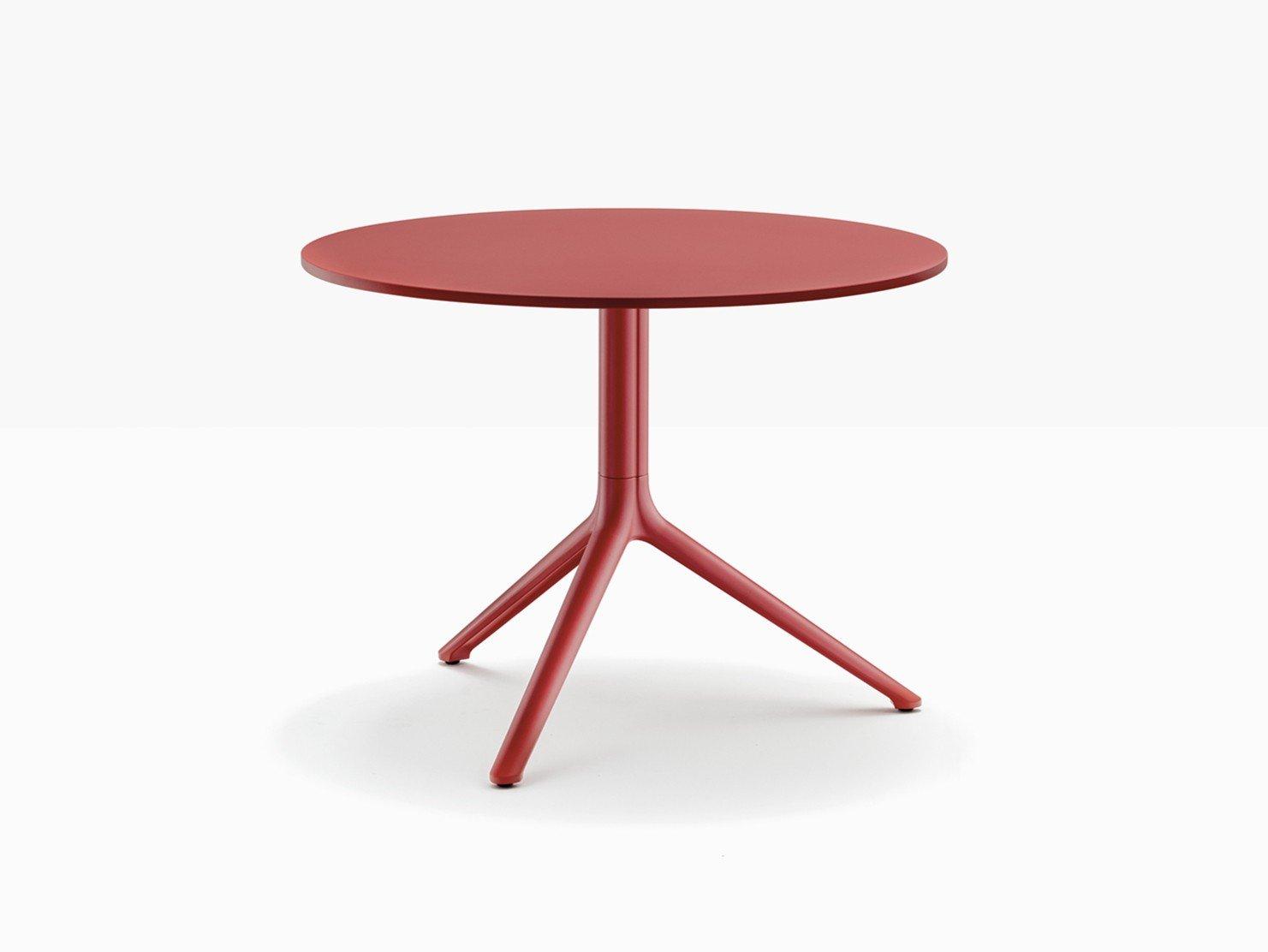 Round die cast aluminium coffee table with 3-star base | Elliot 5473 by Pedrali