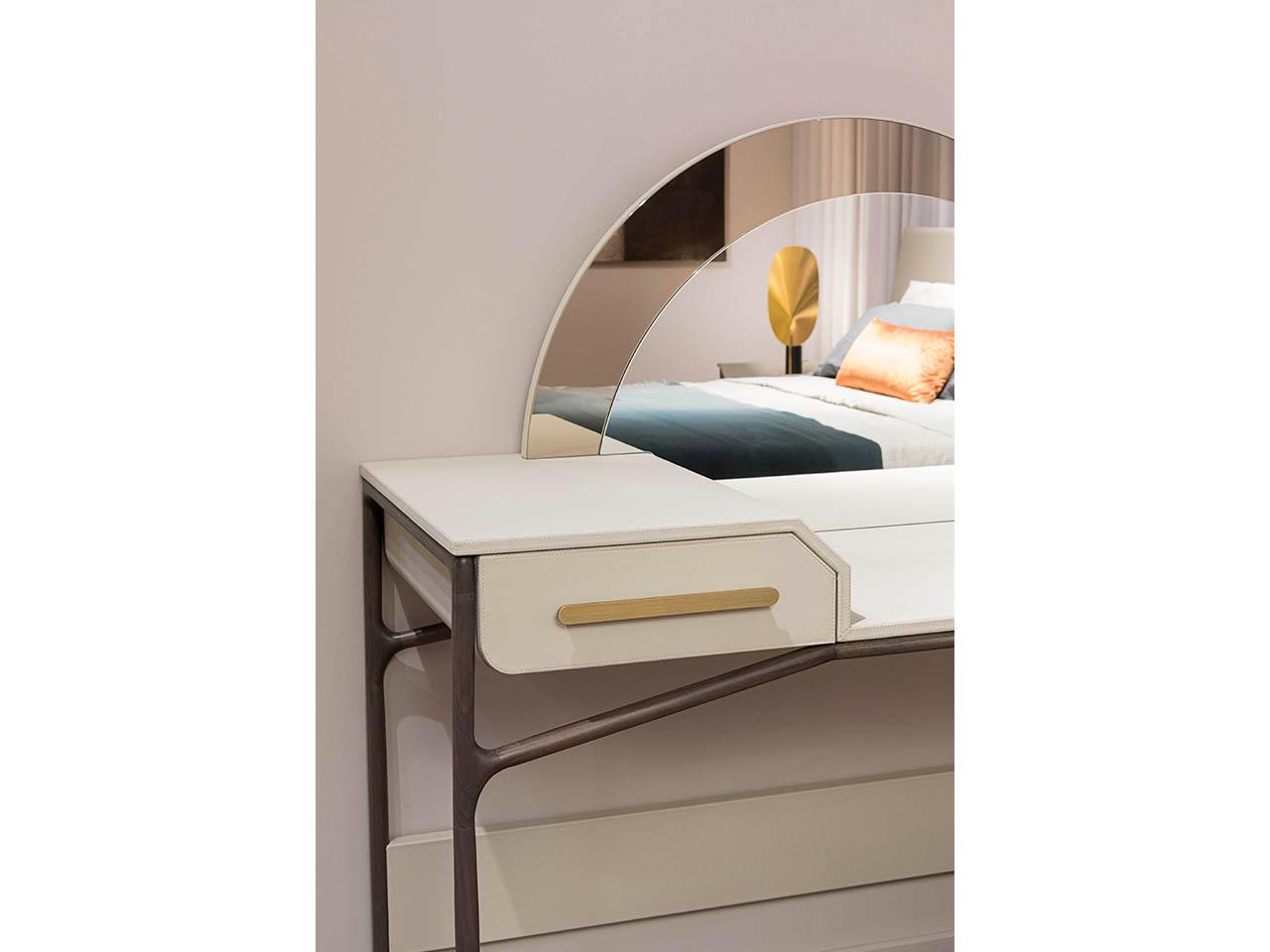 Leather dressing table | Vine by Turri