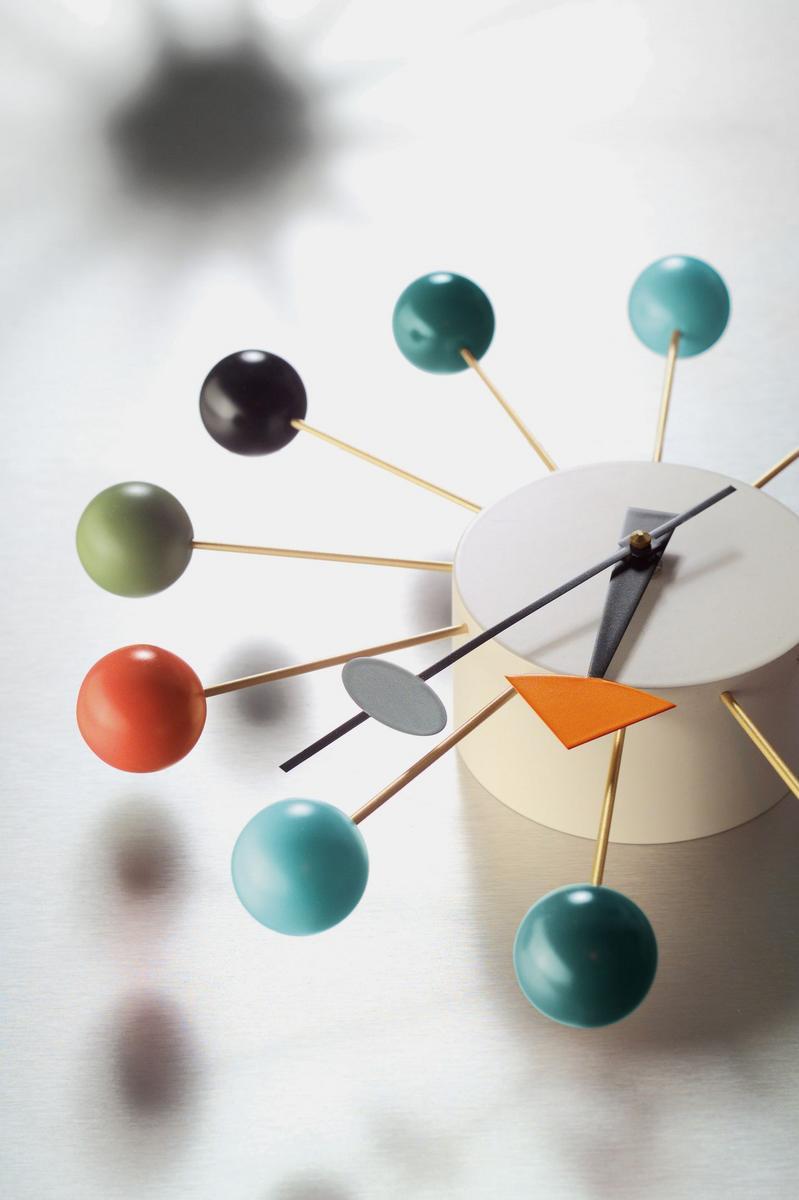 Wooden and metal wall clock | Ball by Vitra