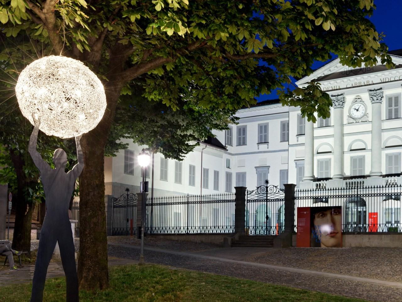 LED floor lamp | Uomo Della Luce Xxl by Catellani & Smith