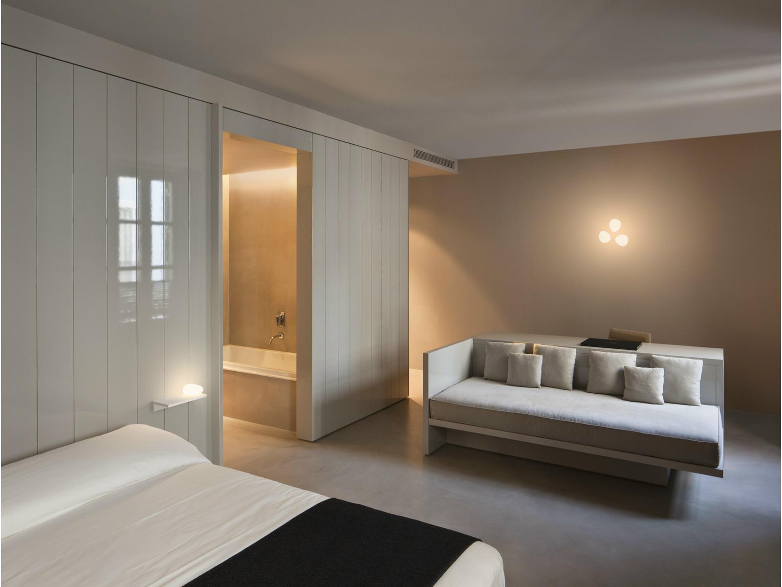 Opal glass wall light | Suite 6050 by Vibia