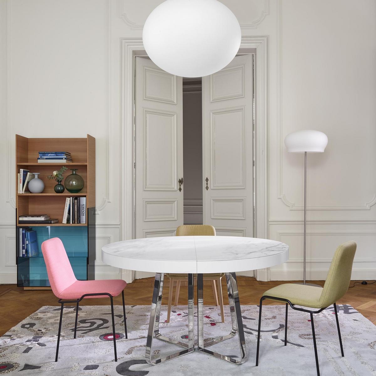 Extending round porcelain stoneware dining table | Ava by Ligne Roset