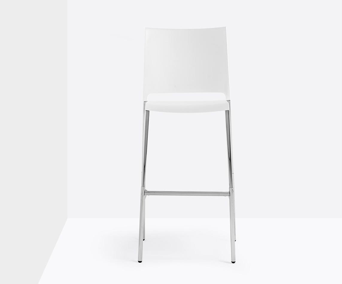 High polypropylene stool with footrest | Mya 716 by Pedrali