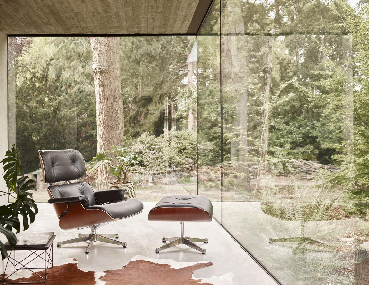 Coffee table with Carrara marble top and steel base | Ltr by Vitra