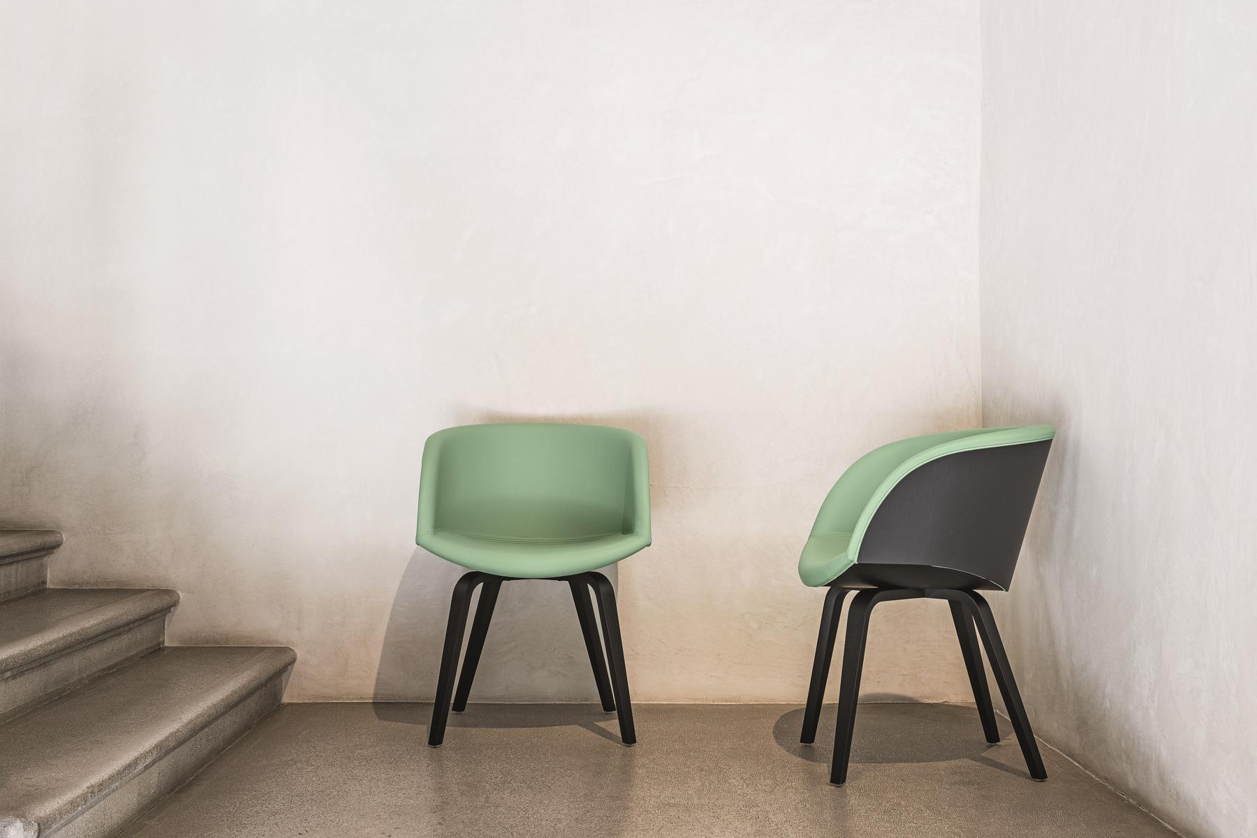 Fabric chair with armrests | Danny P by Midj