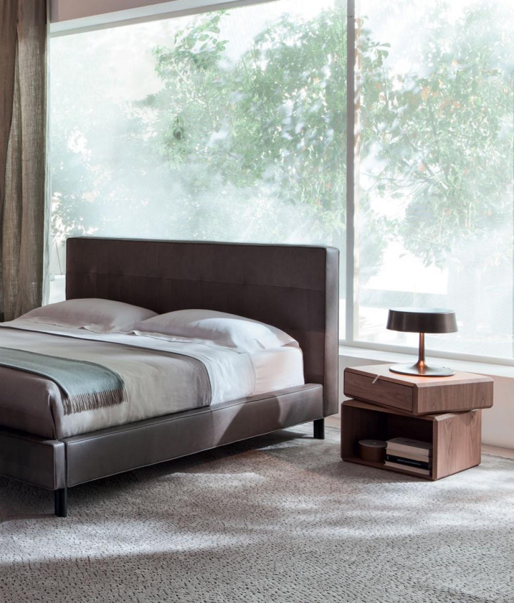 Leather double bed | Anton by Molteni