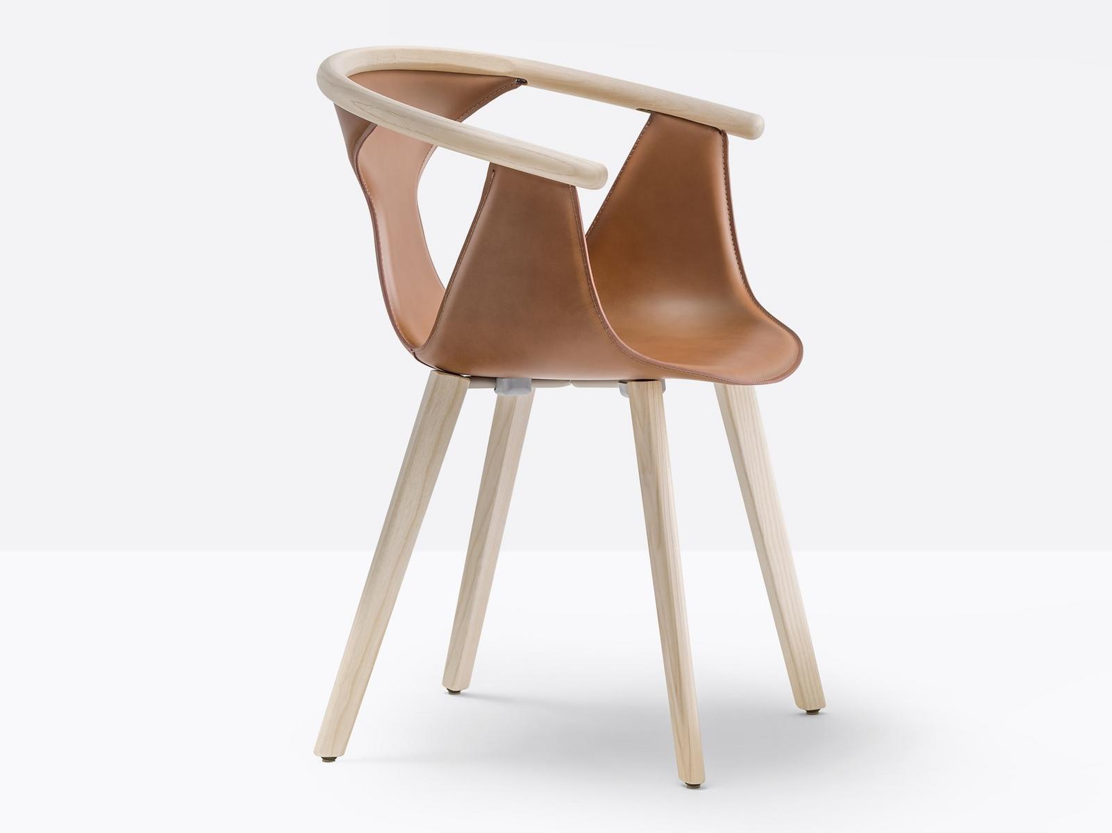 Tanned leather chair with armrests | Fox Soft 3727 by Pedrali