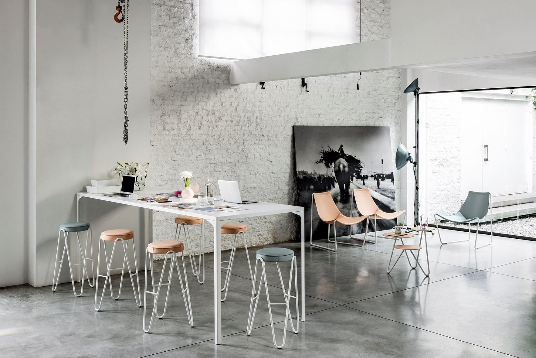 Sled base tanned leather easy chair | Apelle At by Midj