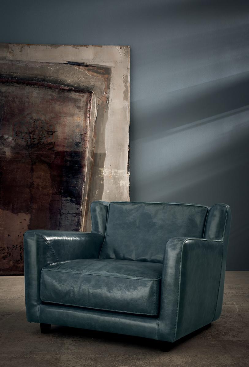 Tanned leather armchair with armrests | Bergère Longe by Baxter