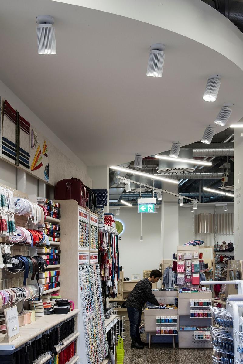 Adjustable ceiling aluminium spotlight | Coolfin Move by Dark