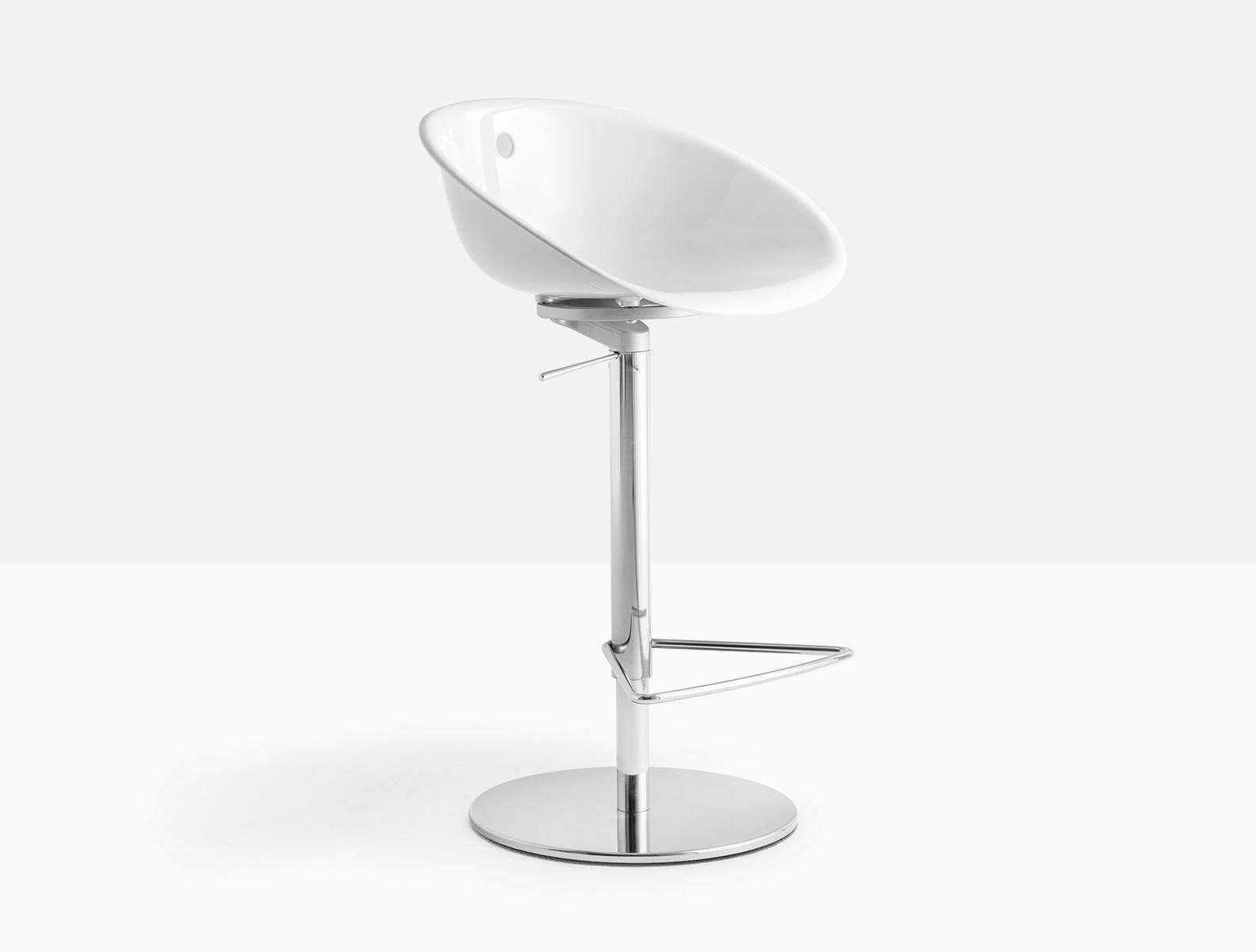 Height-adjustable swivel stool | Gliss 970 by Pedrali