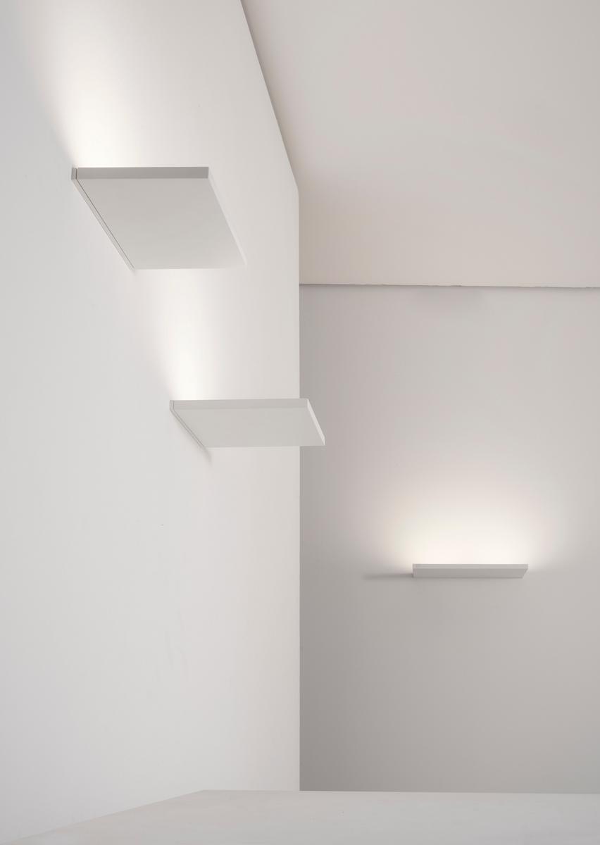LED adjustable aluminium wall lamp | Fiin by Zava