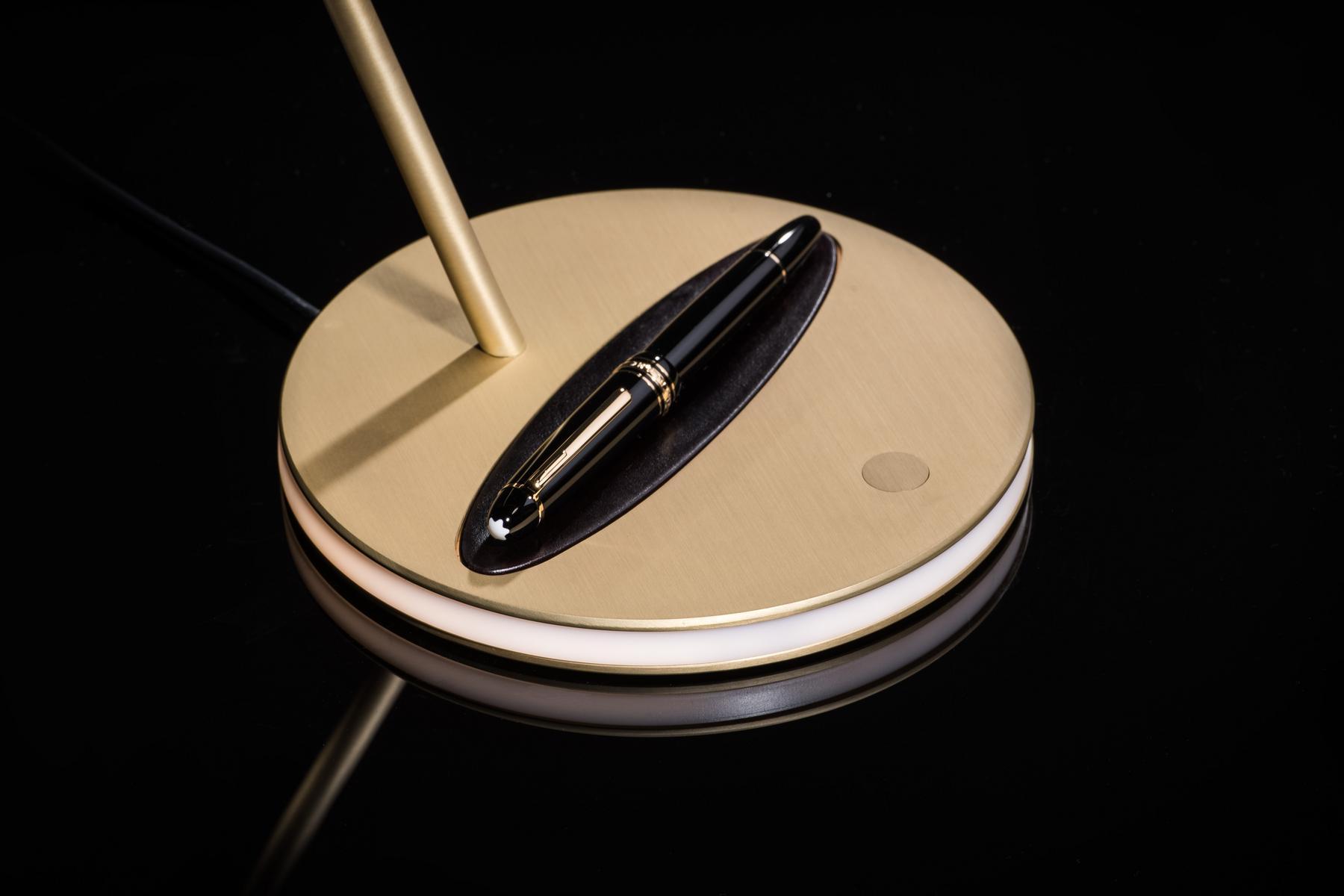 LED Lentiflex® and brass desk lamp | Overlay by Slamp