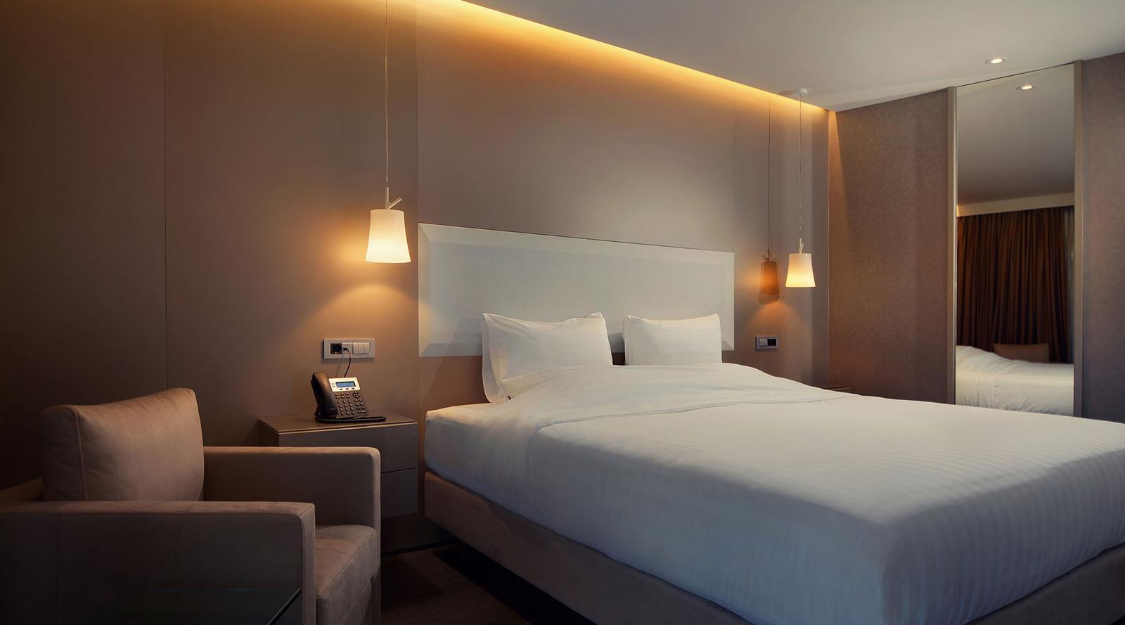 Acrylic pendant lamp | Birdie by Foscarini
