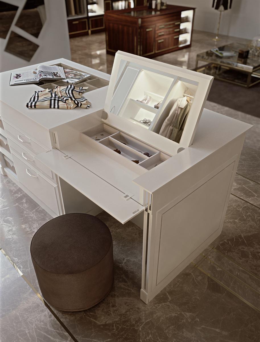 Custom walk-in wardrobe with integrated lighting | Essenza by Martini interiors