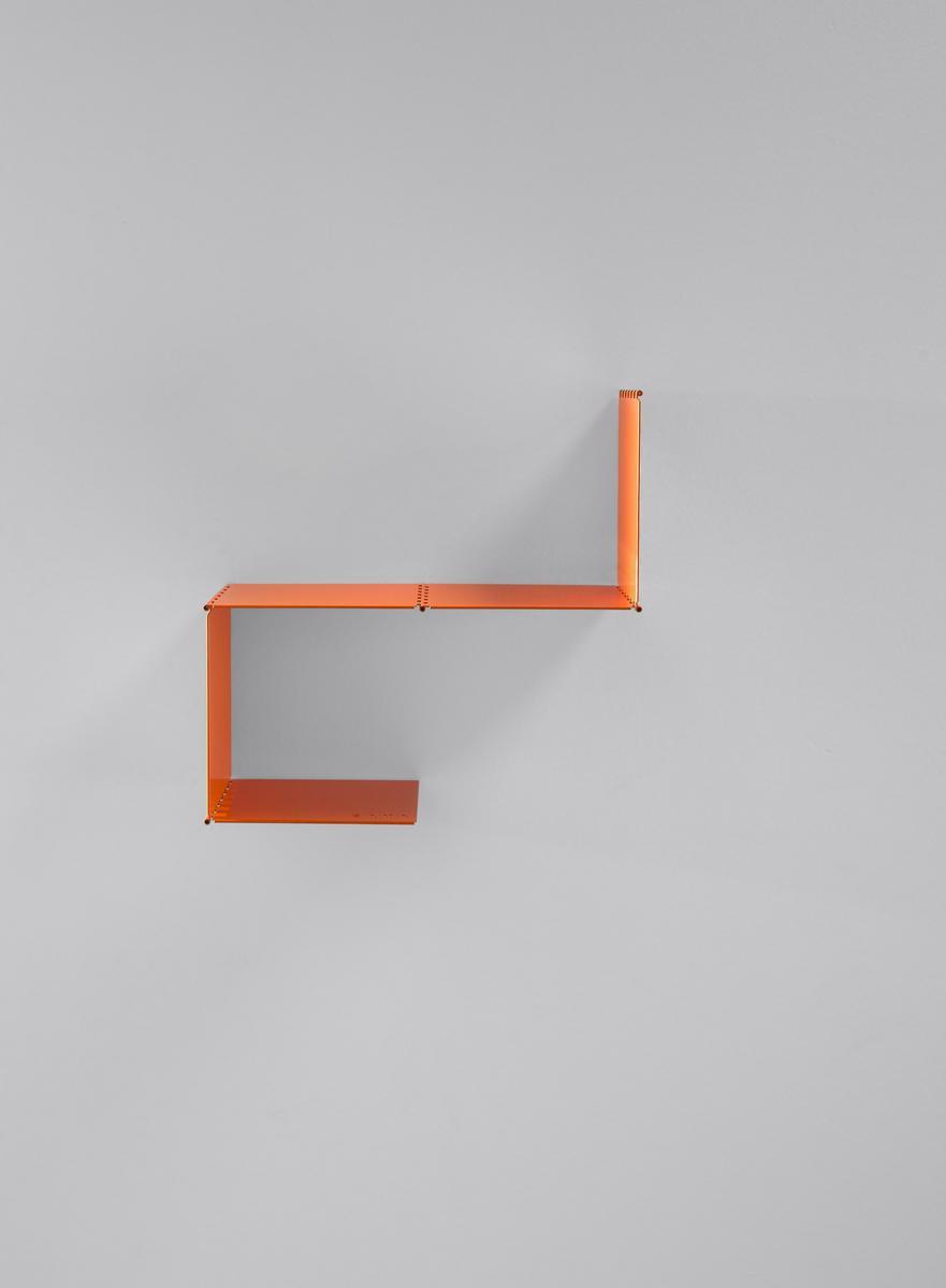 Wall-mounted modular iron bookcase | 349 by Zava