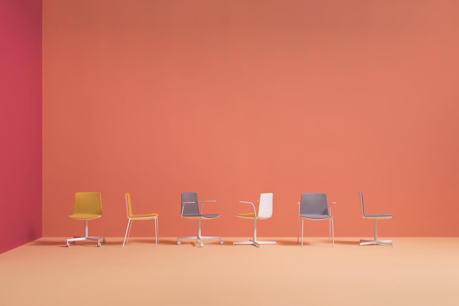 Upholstered polycarbonate chair with armrests | Noa 726 by Pedrali