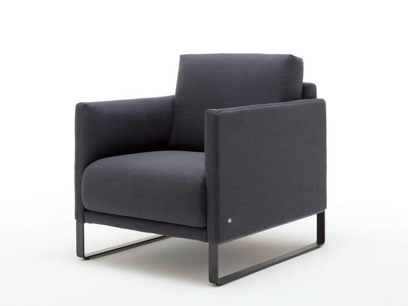 Sled base fabric armchair with armrests | 009 Cara by Rolf Benz