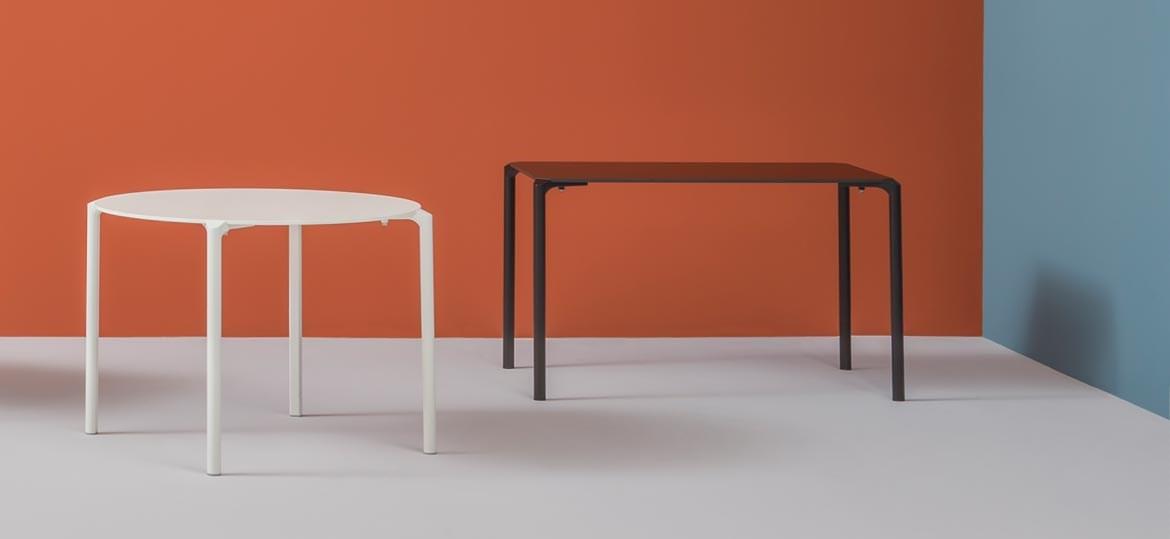 Stackable round table | Jump Tj3 by Pedrali