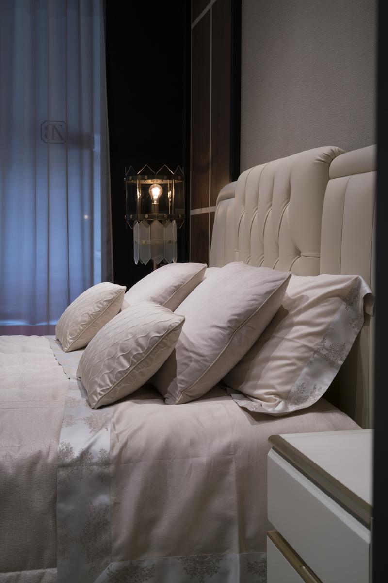 Upholstered leather king size bed | Bernini by Bruno Zampa