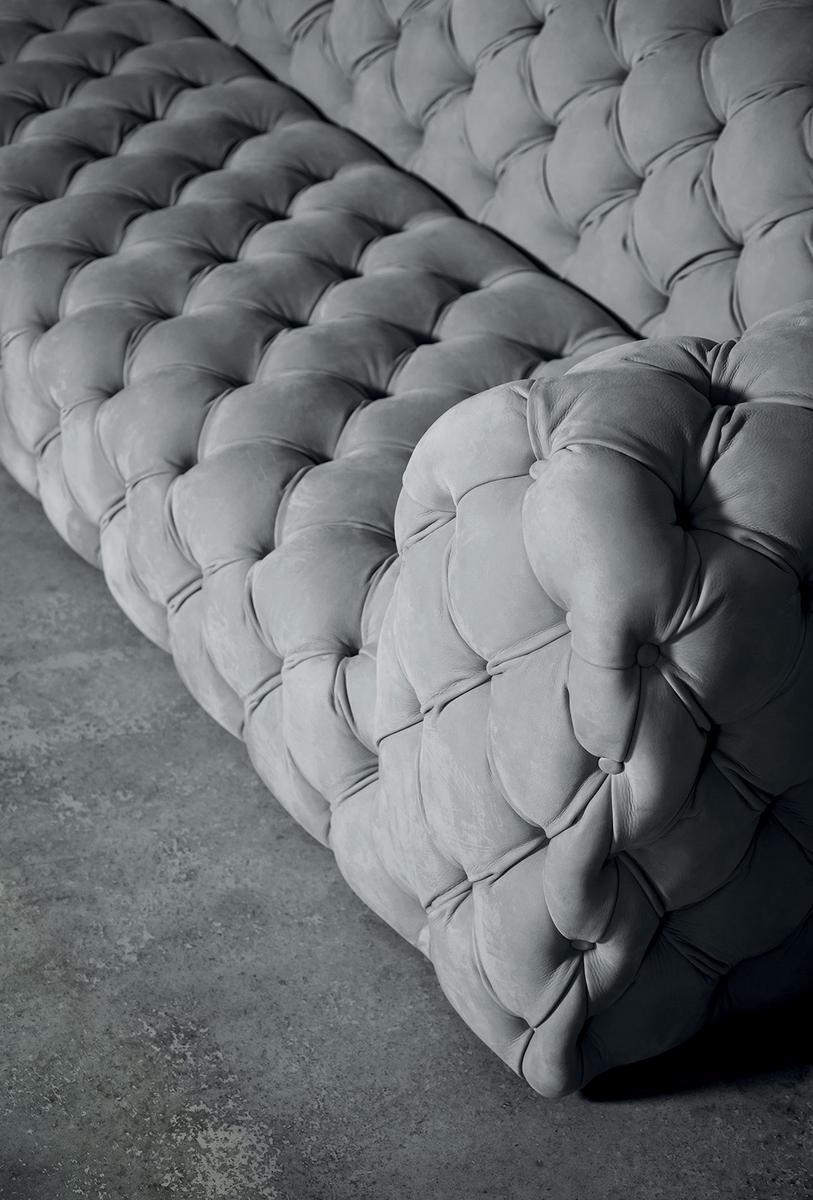 Tufted leather sofa | Chester Moon by Baxter