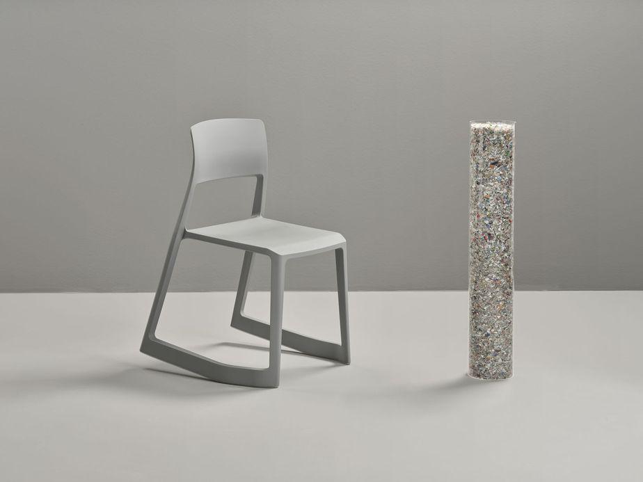Stackable open back recycled plastic chair | Tip Ton Re by Vitra