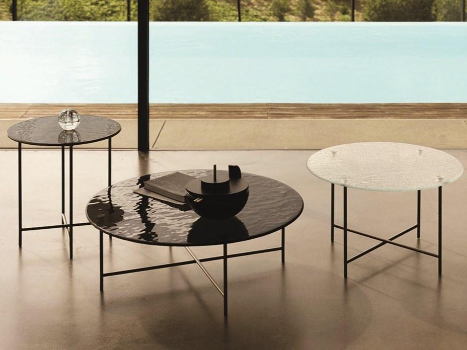 Low round metal coffee table for living room | Nemu by Desiree