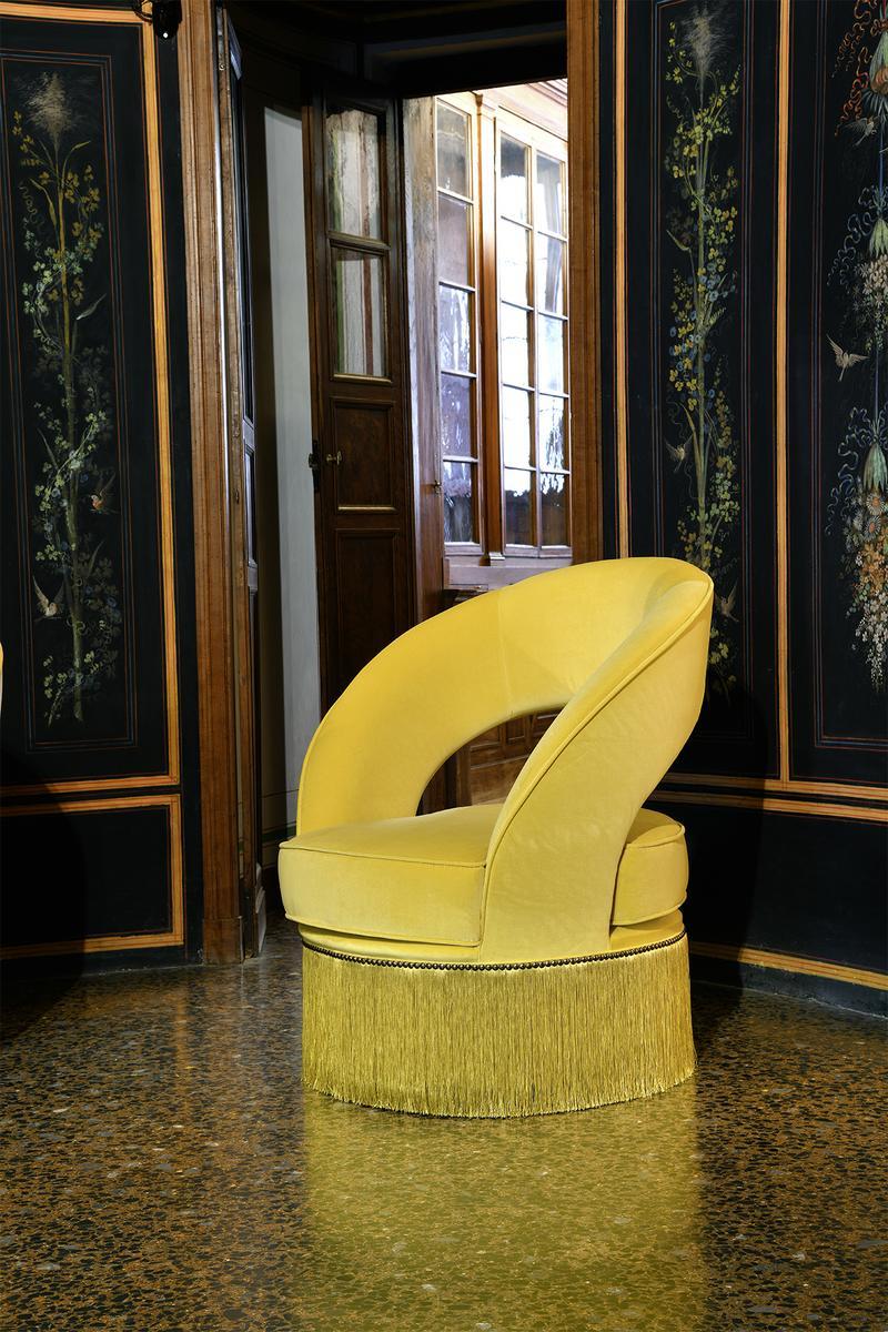 Upholstered fabric easy chair with armrests | Dione by Domingo salotti