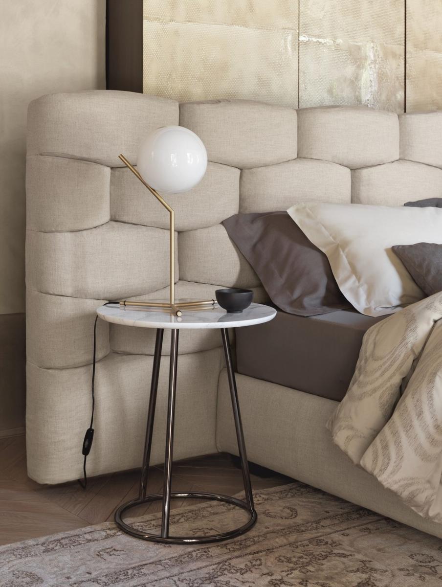 Round marble coffee table | Angle by Flou