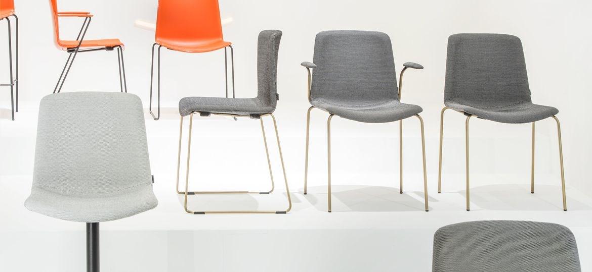 High polypropylene stool with footrest | Tweet 896 by Pedrali